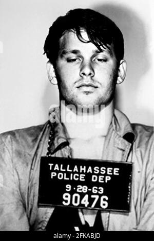 1963, 28 settembre, Tallahassee , FLORIDA , USA : IL celebre cantante e compositore Rockstar JIM MORRISON ( 1943 - 1971 ) delle PORTE ( fondato nel 1965 ) quando era un ragazzo adolescente di 20 anni arrestato dal Dipartimento di polizia nella mug-shot ufficiale . Jim era stato incaricato di disturbare la Pace e la piccola larcenia di un casco di polizia e di un ombrello da una macchina di polizia . Fotografo sconosciuto. - STORIA - FOTO STORICHE - personalità da bambino bambini da giovane - personalità personalità quando era giovane - scolaro - Gioventù - giovinezza - musica pop - MUSICA - cantante - COMPOSITORE - ROCK STAR - ARRE Foto Stock