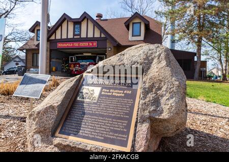 Indianapolis, IN - 30 marzo 2021: Stazione dei vigili del fuoco di Indianapolis n. 32 Broad Ripple, sul registro nazionale dei luoghi storici. Foto Stock