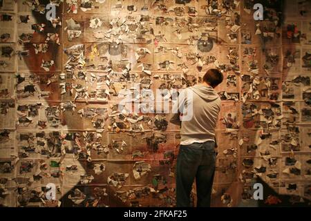 Una mostra intitolata 'BLAIRAQ' degli artisti Peter Kennard e Cat Picton Phillips aprirà dal 22 giugno al 12 luglio presso la galleria Leonard Street di Londra. pic David Sandison 21/6/2007 Foto Stock