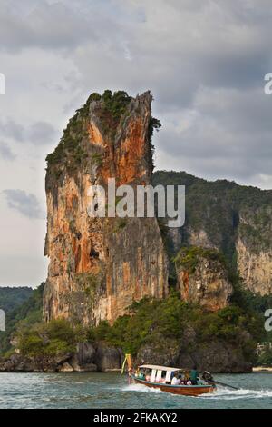 La roccia è tutta calcarea ed è parte della più grande barriera corallina del mondo. Foto Stock