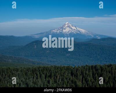 Vista del monte Hood da Sherrard Point sulla Larch Mountain - Columbia River Gorge, Oregon Foto Stock