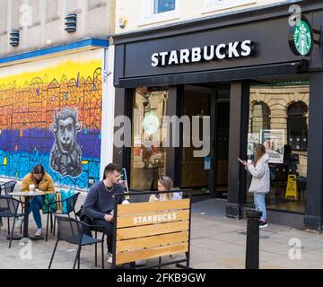 Starbucks ha aperto dopo il covid lockdown High Street lincoln City lincolnshire Foto Stock