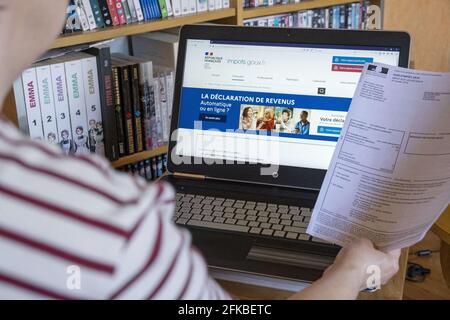 Illustrazione di una dichiarazione fiscale online sul sito impots.gouv.fr. Francia il 22 aprile 2021. Foto di Matarezo/ANDBZ/ABACAPRESS.COM Foto Stock