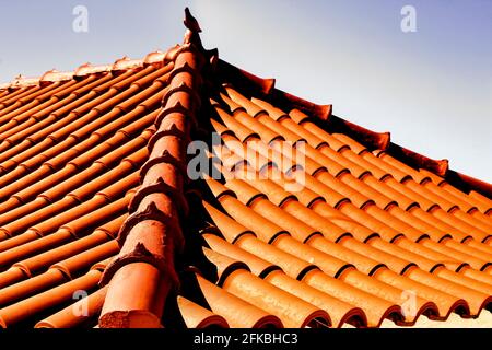 Tetto in Azenhas do Mar Casa con bella piccione in ceramica sulla parte superiore Foto Stock