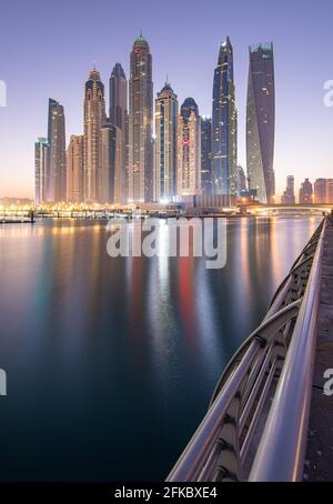 Alba a Dubai Marina, Dubai, Emirati Arabi Uniti, Medio Oriente Foto Stock