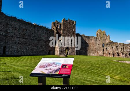 Visitor Interpretation Board, Tantallon Castle, East Lothian, Scotland, UK Foto Stock