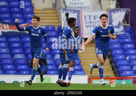 Ipswich, Inghilterra, 30 aprile 2021. Elkan Baggott della città di Ipswich festeggia il punteggio dell'equalizzatore (2-2) durante la partita della Coppa della gioventù fa inglese a Portman Road, Ipswich. Il credito immagine dovrebbe essere: David Klein / Sportimage Credit: Sportimage/Alamy Live News Foto Stock