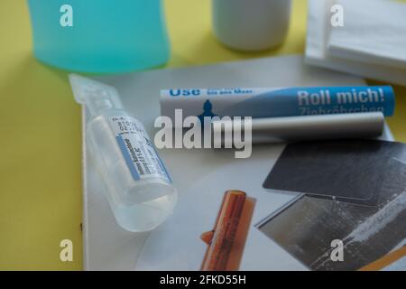Materiali di sniff per il consumo di droga sotto ambiente controllato per aiuto Foto Stock