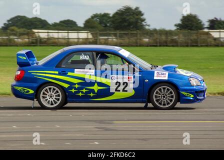 La Subaru Impreza è un'auto da rally che partecipa al Richard Burns Memorial Rally 2009 al RAF Marham, Norfolk, UK. Guidato da Gavin Read Foto Stock