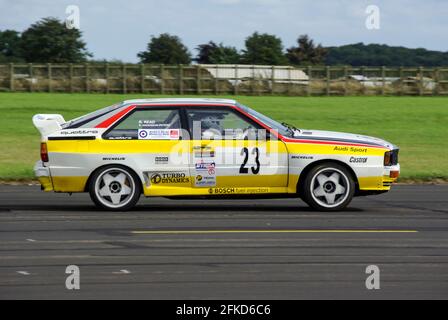 Richard Burns Memorial Rally 2009 a RAF Marham, Norfolk, UK, con un Audi quattro guidato da Ray Read racing alla velocità Foto Stock