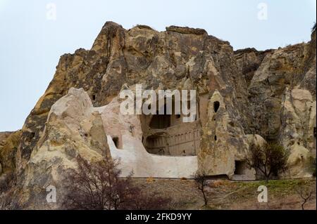 Bella foto panoramica di Cappadocia, Goereme, Turchia in una giornata nuvolosa Foto Stock