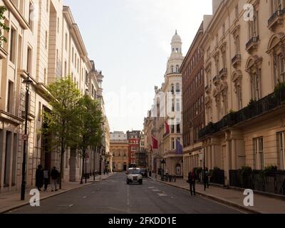 Londra, Greater London, England - Apr 24 2021: King Street guardando verso St James's Street. Foto Stock