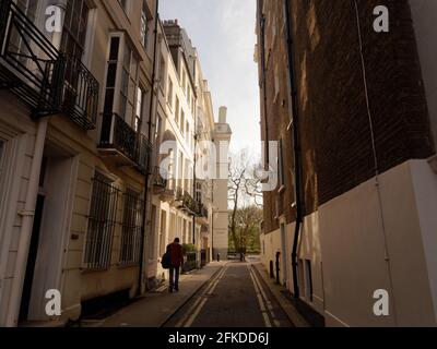 Londra, Greater London, England - Apr 24 2021: La stretta sezione di Cleveland Row che conduce a Green Park. Foto Stock