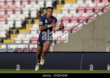 Leigh, Regno Unito. 30 Apr 2021. Regan Grace (5) di St Helens corre in avanti con la palla a Leigh, Regno Unito, il 4/30/2021. (Foto di Simon Whitehead/News Images/Sipa USA) Credit: Sipa USA/Alamy Live News Foto Stock