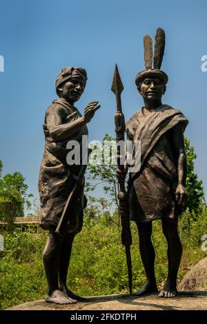 Statua di Lachit Borphukan in Jorhat Assam. Un monumento commemorativo in onore del generale Lachit Borphukan. Vicino al parco nazionale di Kaziranga, India nord-orientale. Foto Stock