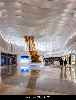 L'icona uscita. Il centro commerciale dell''arena O2 offre sconti sui marchi di moda più famosi, Greenwich Peninsula, Londra, Regno Unito Foto Stock