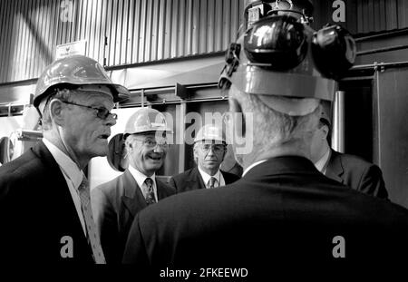 Re Carl XVI Gustaf durante la visita a Tekniska Verken a Linköping, Svezia. Foto Stock