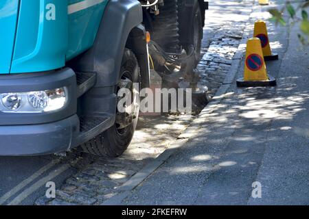 Spazzatrice stradale pulitrice su strada Foto Stock