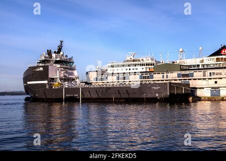 Nave per la fornitura di campi polifunzionale Olimpiadi Energy alla banchina di Skoltegunnskaien, nel porto di Bergen, Norvegia. Foto Stock