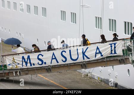 Kanagawa, Giappone. 01 Maggio 2021. Asuka II, la nave da crociera più grande del Giappone, ha confermato che un passeggero è stato infettato con Covid-19 durante la navigazione, e la nave è stata fermata e restituita al porto di Yokohama. Il 1 maggio 2021 a Kanagawa, Giappone. (Foto di Kazuki Oishi/Sipa USA) **Japan out** Credit: Sipa USA/Alamy Live News Foto Stock