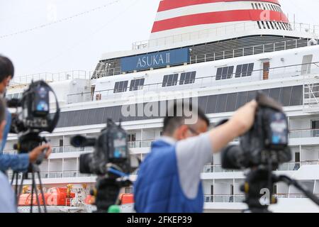 Kanagawa, Giappone. 01 Maggio 2021. Asuka II, la nave da crociera più grande del Giappone, ha confermato che un passeggero è stato infettato con Covid-19 durante la navigazione, e la nave è stata fermata e restituita al porto di Yokohama. Il 1 maggio 2021 a Kanagawa, Giappone. (Foto di Kazuki Oishi/Sipa USA) **Japan out** Credit: Sipa USA/Alamy Live News Foto Stock