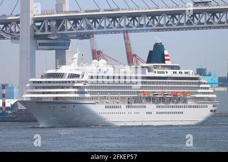 Kanagawa, Giappone. 01 Maggio 2021. Asuka II, la nave da crociera più grande del Giappone, ha confermato che un passeggero è stato infettato con Covid-19 durante la navigazione, e la nave è stata fermata e restituita al porto di Yokohama. Il 1 maggio 2021 a Kanagawa, Giappone. (Foto di Kazuki Oishi/Sipa USA) **Japan out** Credit: Sipa USA/Alamy Live News Foto Stock