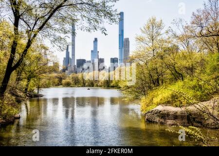 Skyline di Midtown con i Condomini Supertall visti da Central Park Foto Stock