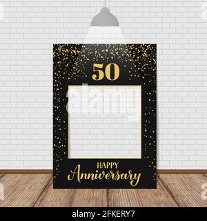 Felice cornice per stand fotografico del 50° anniversario. Sostegno PhotoBooth. Decorazioni per feste di compleanno o anniversario di matrimonio con confetti in oro e nero. Modello vettore Illustrazione Vettoriale