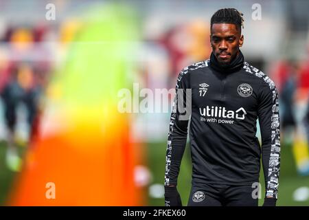 Ivan Toney di Brentford si riscalda prima della partita del campionato Sky Bet al Brentford Community Stadium di Londra. Data di emissione: Sabato 1 maggio 2021. Foto Stock