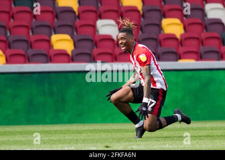 LONDRA, REGNO UNITO. 1 MAGGIO Ivan Toney dei gesti di Brentford durante la partita del campionato Sky Bet tra Brentford e Watford al Brentford Community Stadium di Brentford sabato 1 maggio 2021. (Credit: Federico Maranesi | MI News) Credit: MI News & Sport /Alamy Live News Foto Stock