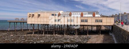 Vista panoramica del molo di Aberystwyth, Ceredigon, Galles Foto Stock