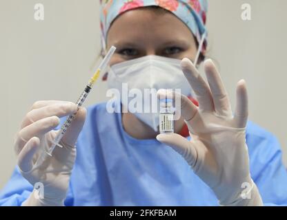 Busto Arsizio Malpensa Fiere, Italia Johnson e Johnson di Janssen il vaccino in una sola dose i primi centri di vaccinazione dei sette Laghi. Nella foto: Johnson e Johnson di Janssen il vaccino Foto Stock