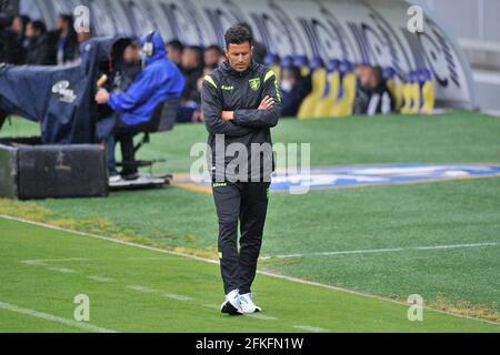 Frosinone, Italia. 01 Maggio 2021. Fabio Grosso allenatore di Frosinone, durante la partita del campionato italiano Serie B tra Frosinone e Pisa, risultato finale 3-1, partita disputata allo stadio Benito Stirpe di Frosinone. Frosinone, Italia, 01 maggio 2021. (Foto di Vincenzo Izzo/Sipa USA) Credit: Sipa USA/Alamy Live News Foto Stock