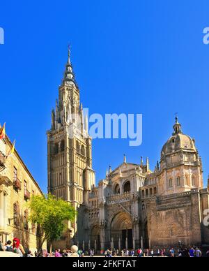 La façade principale della Cattedrale di Santa Maria di Toledo Foto Stock