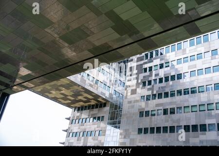 Architettura moderna - il nuovo Municipio della città di Montpellier dagli architetti Jean Nouvel & Francois Fontes. Costruito nel 2011. Foto Stock