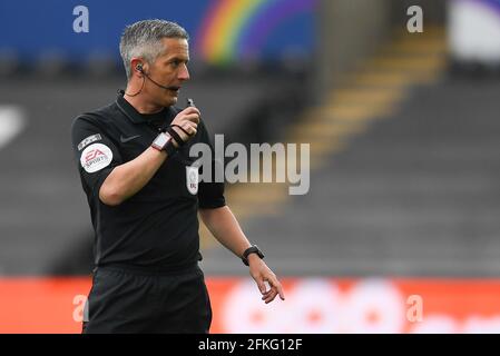 Swansea, Regno Unito. 01st May, 2021. Arbitro Darren Bond durante la partita a Swansea, Regno Unito, il 5/1/2021. (Foto di Mike Jones/News Images/Sipa USA) Credit: Sipa USA/Alamy Live News Foto Stock