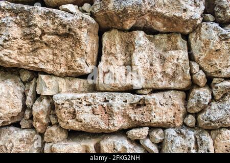 Foto closeup di un frammento di parete in pietra - perfetto o sfondo Foto Stock