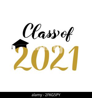 Classe di 2021 caratteri con tappo graduato isolato su bianco. Congratulazioni ai laureati tipografia poster. Modello vettoriale per biglietto d'auguri, etichetta Illustrazione Vettoriale