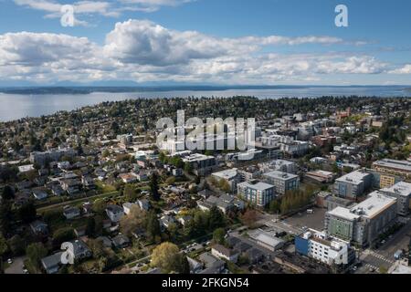 Vista aerea di West Seattle guardando a nord-ovest dal quartiere Alaska Junction. Foto Stock