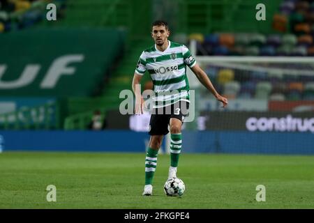 Lisbona, Portogallo. 1 maggio 2021. Zouhair Feddal di Sporting CP in azione durante la partita di calcio della Portuguese League tra Sporting CP e CD Nacional allo stadio Jose Alvalade di Lisbona, Portogallo, il 1 maggio 2021. Credit: Pedro Feuza/ZUMA Wire/Alamy Live News Foto Stock