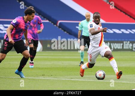 Parigi, Francia, 1 maggio 2021, GANAGO 8 Lens durante il campionato francese Ligue 1 partita di calcio tra Parigi Saint-Germain e RC Lens il 1 maggio 2021 allo stadio Parc des Princes di Parigi, Francia - Foto Laurent Sanson / LS Medianord / DPPI / LiveMedia Foto Stock