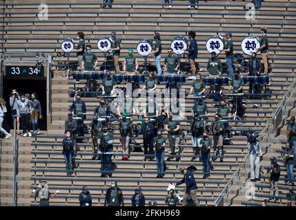 South Bend, Indiana, Stati Uniti. 01 Maggio 2021. La band Notre Dame si esibisce durante la partita annuale di football della Notre Dame Blue-Gold Spring al Notre Dame Stadium di South Bend, Indiana. John Mersies/CSM/Alamy Live News Foto Stock