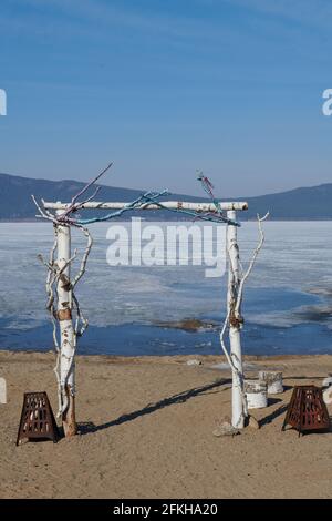 sport barra orizzontale in tronchi di betulla Foto Stock