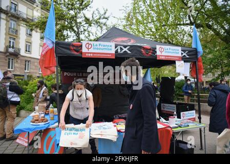 Francia, 1 maggio 2021, la tradizionale parata del 1 maggio, Festa del lavoro, ha riunito diversi movimenti e l'interUnione. 1 maggio 2021, a Strasburgo, Francia nordorientale. Foto di Nicolas Roses/ABACAPRESS.COM Foto Stock