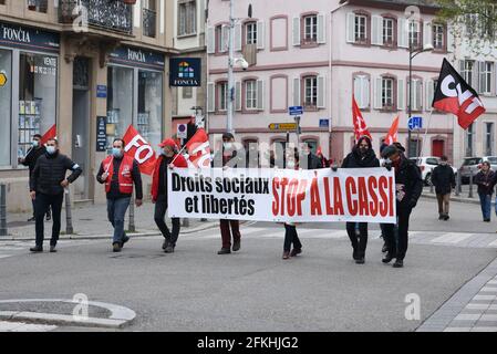 Francia, 1 maggio 2021, la tradizionale parata del 1 maggio, Festa del lavoro, ha riunito diversi movimenti e l'interUnione. 1 maggio 2021, a Strasburgo, Francia nordorientale. Foto di Nicolas Roses/ABACAPRESS.COM Foto Stock