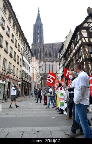 Francia, 1 maggio 2021, la tradizionale parata del 1 maggio, Festa del lavoro, ha riunito diversi movimenti e l'interUnione. 1 maggio 2021, a Strasburgo, Francia nordorientale. Foto di Nicolas Roses/ABACAPRESS.COM Foto Stock