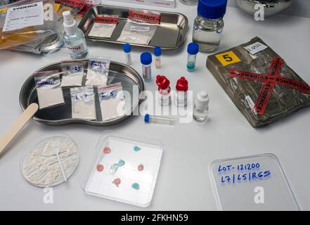 test antidroga del laboratorio del crimine, immagine concettuale Foto Stock