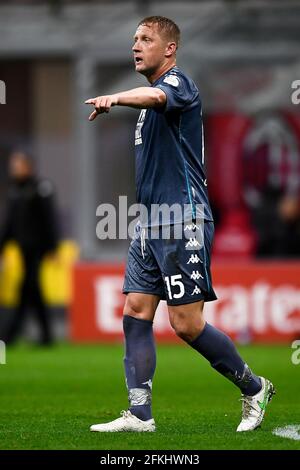 Milano, Italia. 01 maggio 2021. Kamil Glik di Benevento Calcio gesti durante la serie UNA partita di calcio tra AC Milan e Benevento Calcio. AC Milan ha vinto 2-0 su Benevento Calcio. Credit: Nicolò campo/Alamy Live News Foto Stock