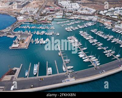 Playa Blanca, Spagna; 28 aprile 2021: Marina Rubicon paradiso di vela a Playa Blanca, Lanzarote Foto Stock