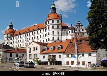 Neuburg, Germania - 03 luglio 2005: Castello nella città medievale di Neuburg sul Danubio in Baviera Foto Stock